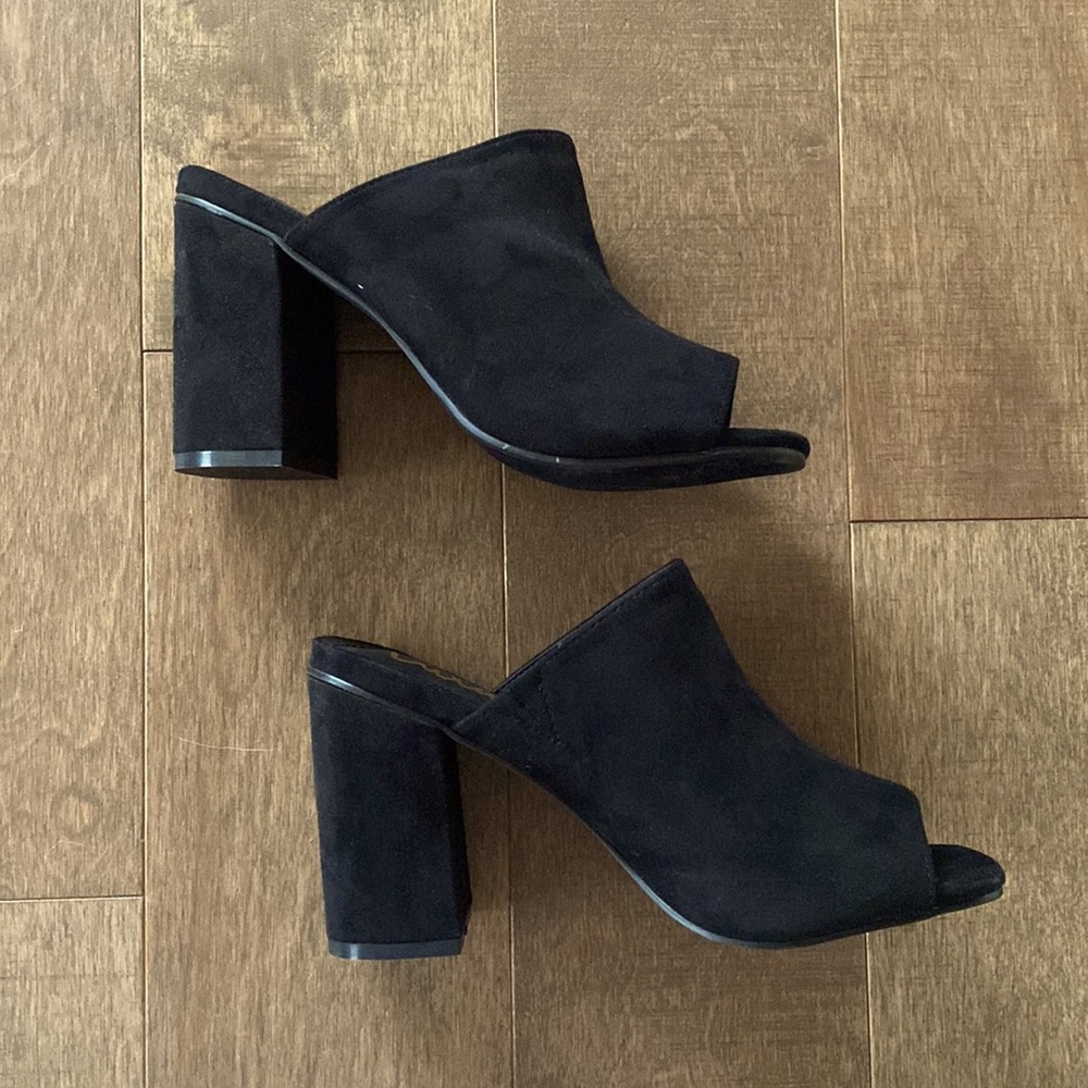 EUC Lulu’s “Raelynn Vegan Suede Peep-toe Mules” Heels in Black - Women’s Sz 8.5